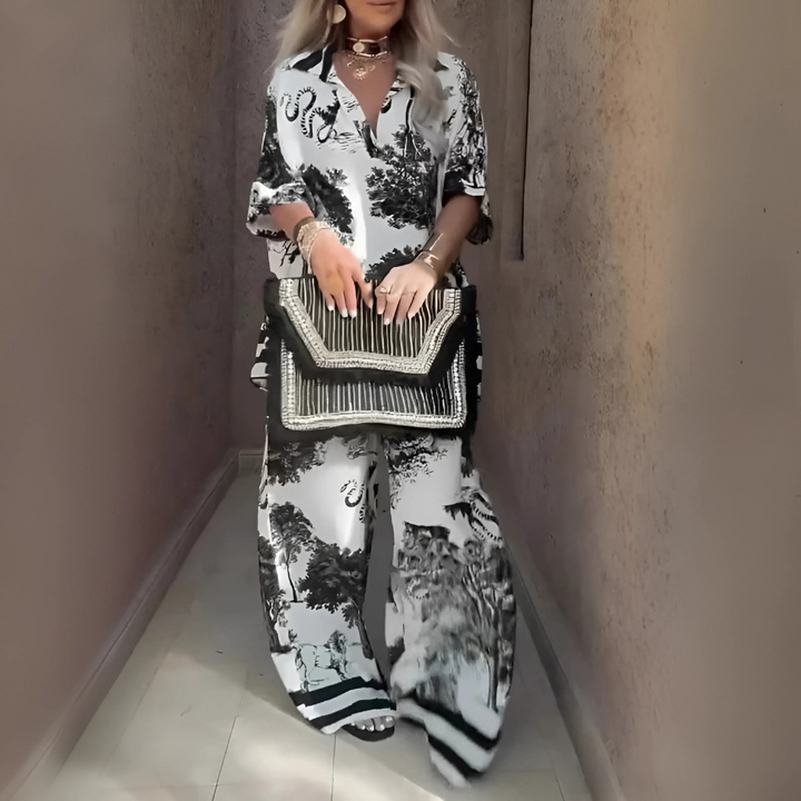 YOLANDE - RELAXED TWO-PIECE SET WITH V-NECK TOP