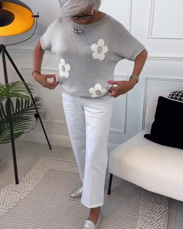 Slim fit sweater with round neck and floral patterns