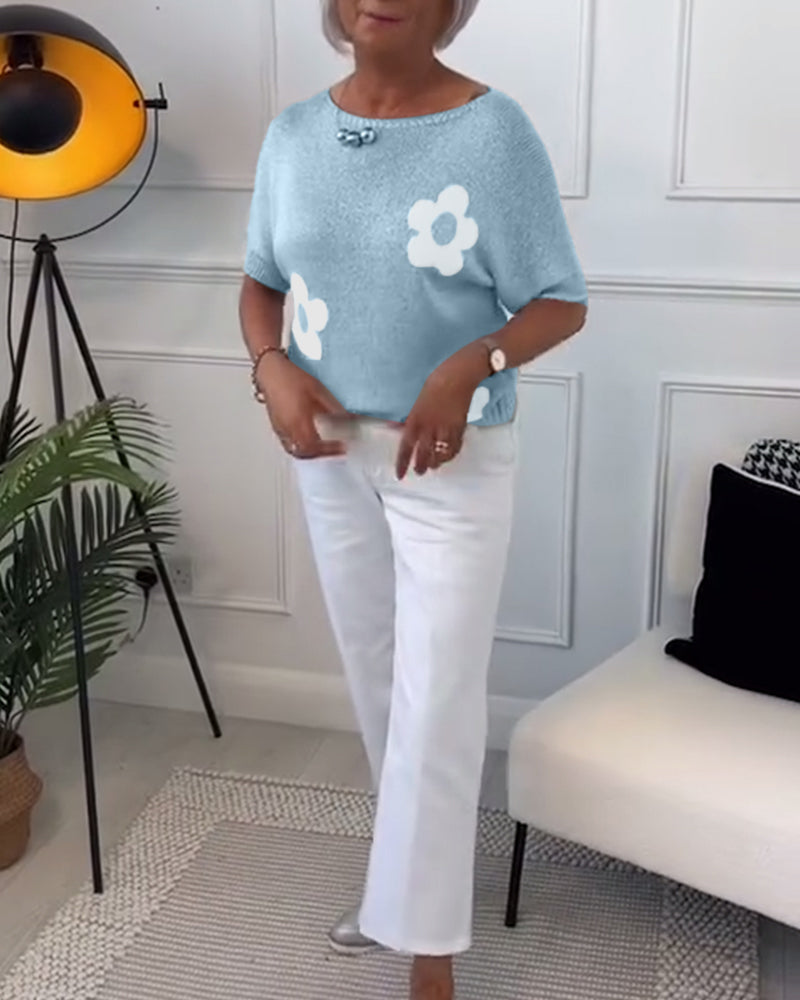 Slim fit sweater with round neck and floral patterns