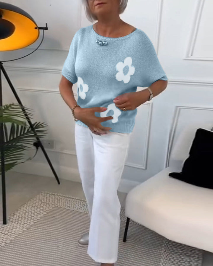 Slim fit sweater with round neck and floral patterns