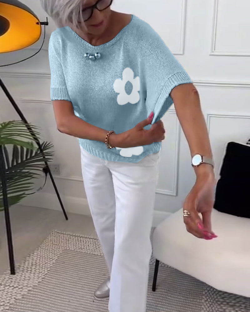 Slim fit sweater with round neck and floral patterns